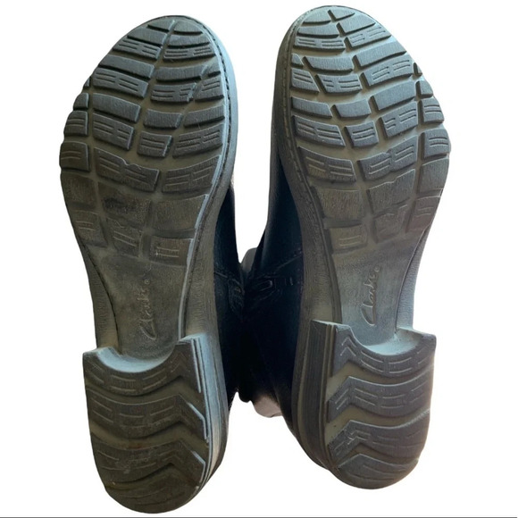 Clarks • Riddle Wonder Ankle Boots - Picture 8 of 9